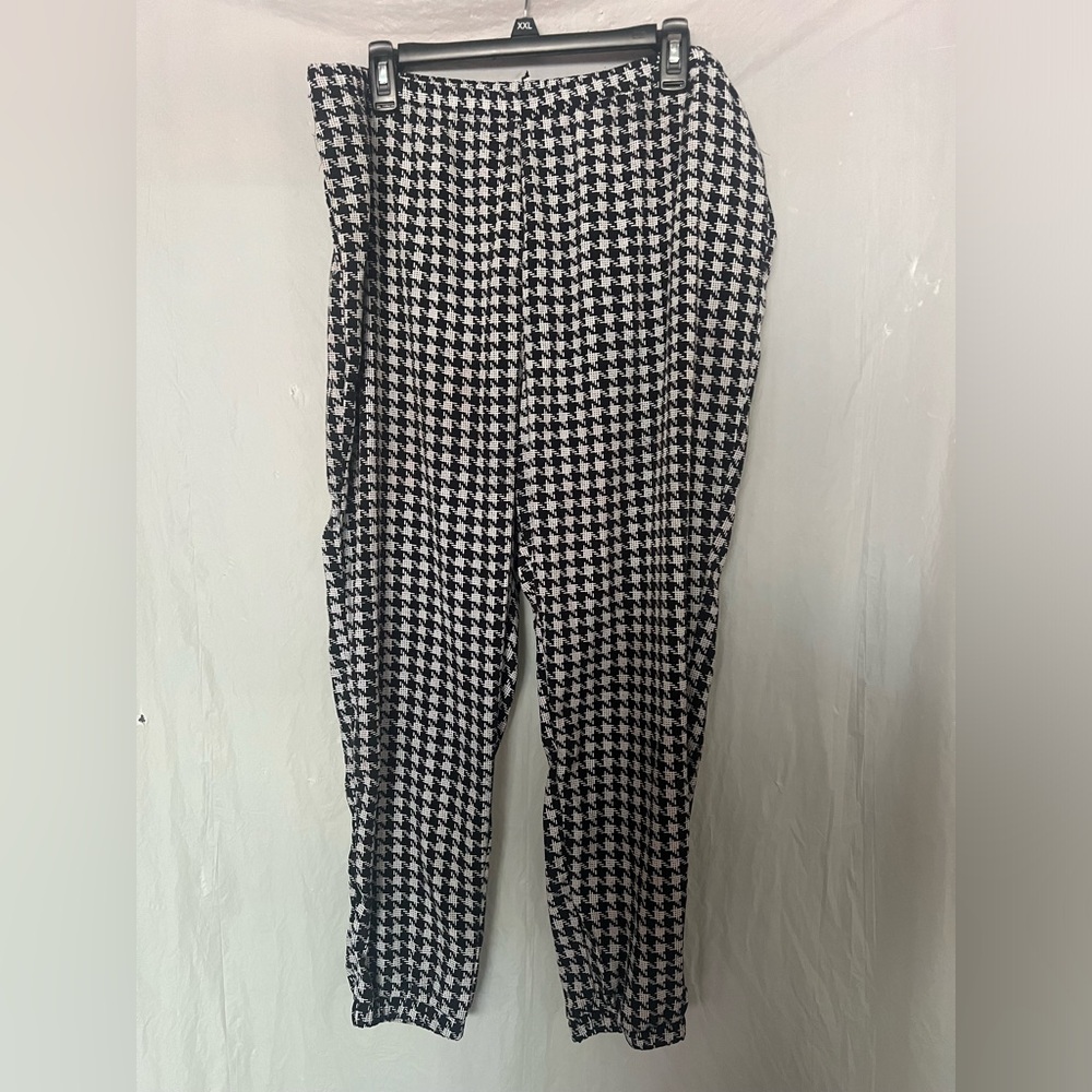 Massimo women black & white jogger style pull on pants size XL gingham print